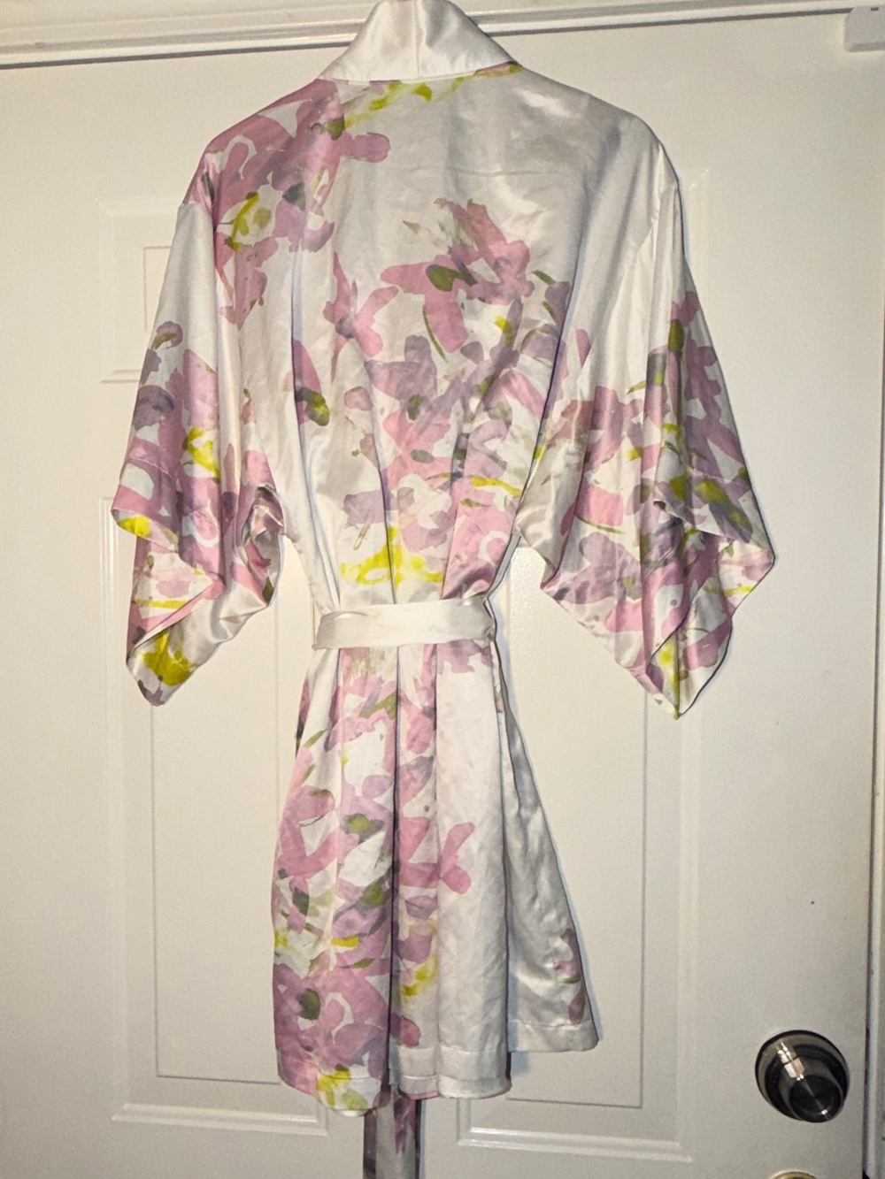 Natori Women's White w/pink/purple Floral Sleep Dress & Robe. Size M - Picture 10 of 11